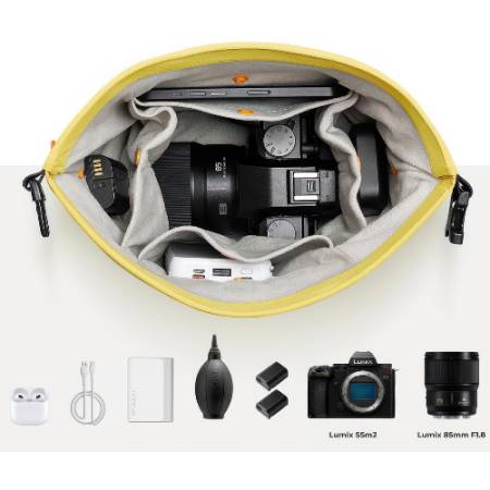 K&F Concept KF5114 Urban Wander Sling U11 5 l - torba fotograficzna typu sling (roll-top) - przykład użycia